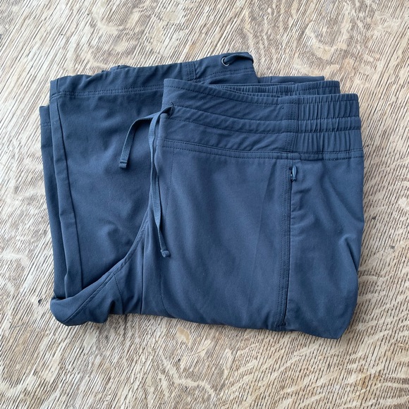 Athleta La Viva Ruched pants women’s size 4 blue gray color style #965562 - Picture 9 of 10